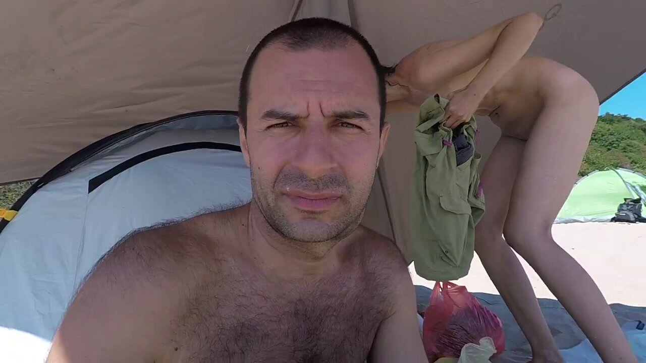 Nudist couple self filming at Bulgarian beach Porno bilde