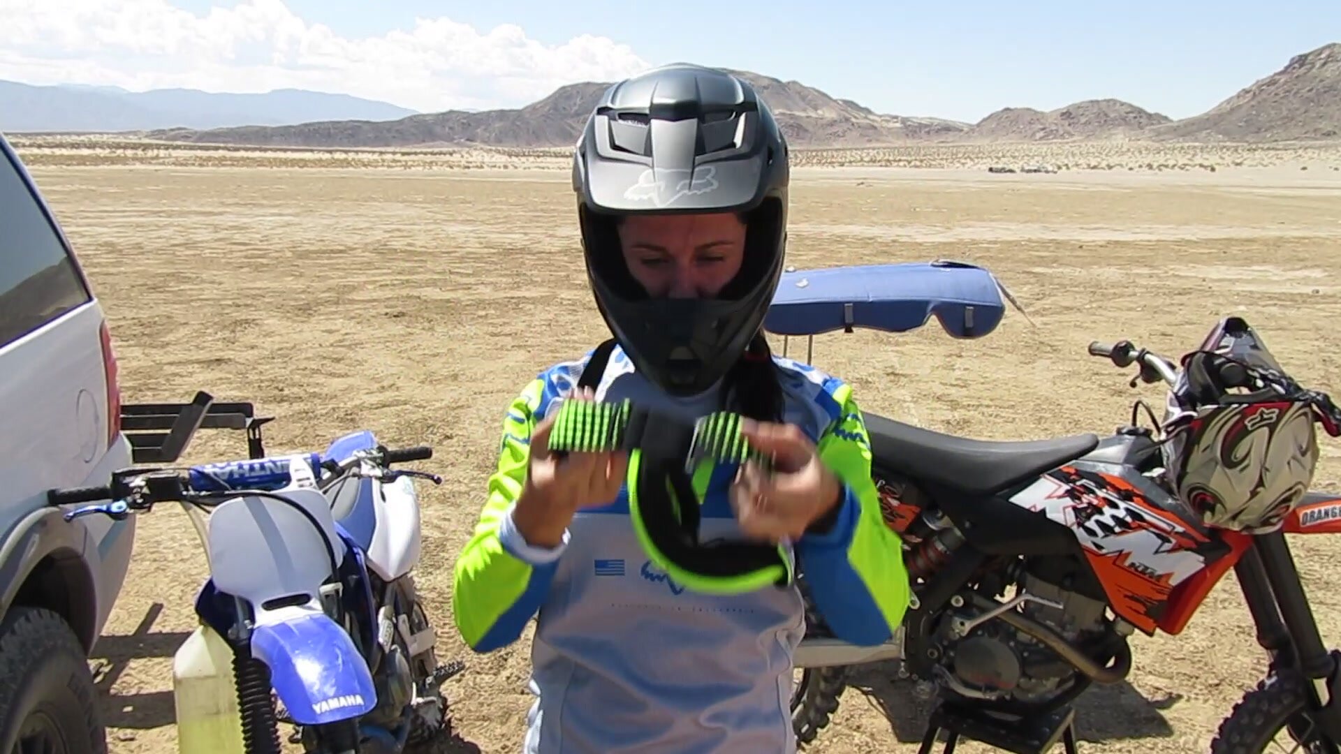 Dazzling housewife riding motorcycle stops in the desert with partner to have oral sexual intercourse picture